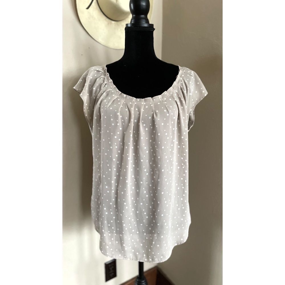 Women’s Lauren Conrad Top. ✨
